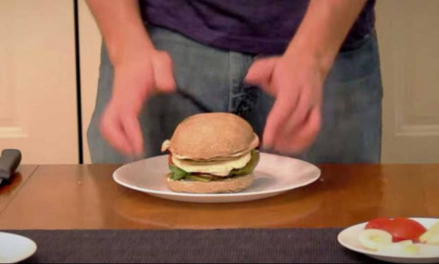 Το μπέργκερ που κοστίζει 1.300 ευρώ και θέλει 6 μήνες προετοιμασίας! (video)