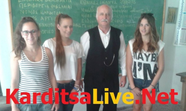 Εκλογές 2015 - Καρδίτσα: Δικαστικός αντιπρόσωπος εμφανίστηκε με παραδοσιακή στολή (pics)