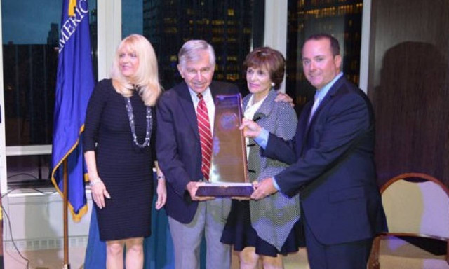 Μάικλ Δουκάκης: Η Ελλάδα χρειάζεται βοήθεια από την Ομογένεια