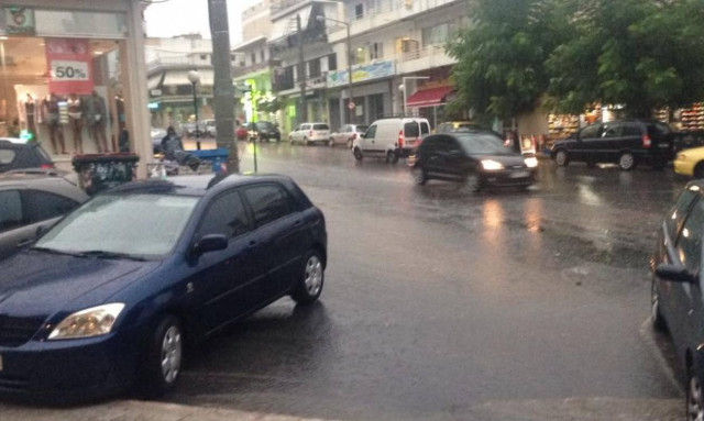 Κακοκαιρία: Σφοδρή καταιγίδα πλήττει την Αττική (photos)