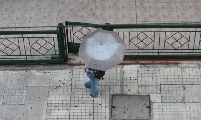 Καιρός: Συνεχίζεται η κακοκαιρία την Τρίτη – Πού θα εκδηλωθούν καταιγίδες