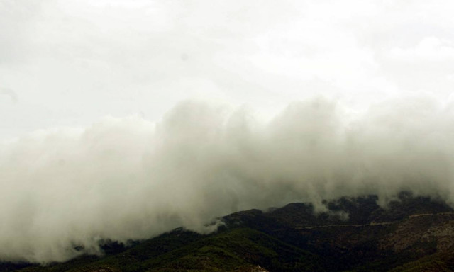 Κακοκαιρία – Καταιγίδες και θυελλώδεις άνεμοι «σαρώνουν» τη χώρα