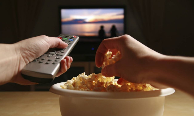 Φθινοπωρινές βραδιές στο σπίτι με καλή παρέα και κωμωδίες