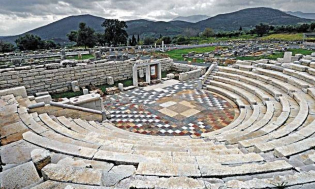 Αρχαία Μεσσήνη: Αναστηλώνεται η δυτική δωρική στοά της Αγοράς