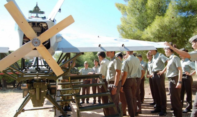 Eπίσκεψη Ευέλπιδων στη Σχολή Διαβιβάσεων (pics)