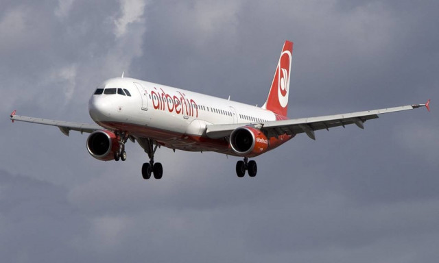 Παραλίγο τραγωδία: Άνοιξε τρύπα στο αεροπλάνο σε πτήση από το Ντίσελντορφ προς την Κω (pics)