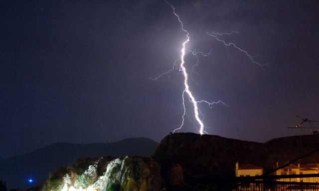 Ίδιο το σκηνικό του καιρού την Τετάρτη – Δείτε πού θα σημειωθούν καταιγίδες (pics)