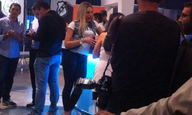 Η θεά που έκλεψε την παράσταση στην παρουσίαση του ΟΦΗ! (photos)