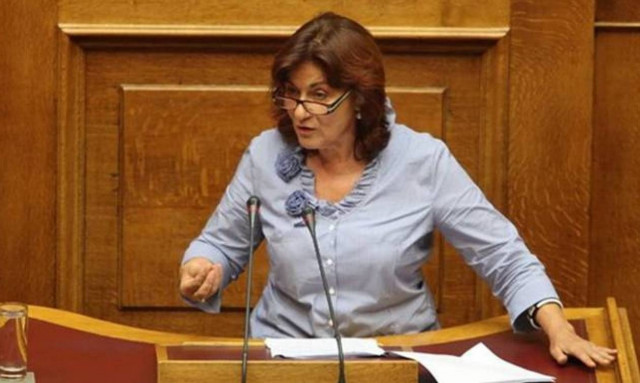 Η Θεανώ Φωτίου, το μνημόνιο και τα... γεμιστά! (vid)