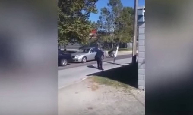 Αστυνομικοί άνοιξαν πυρ και σκότωσαν μαύρο πολίτη καθηλωμένο σε αναπηρικό καρότσι (video)