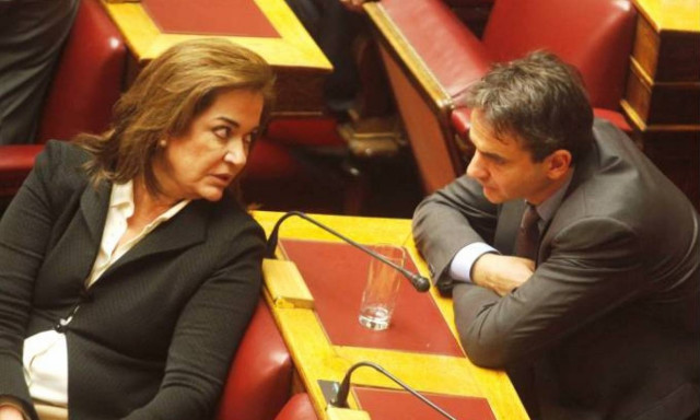 ΝΔ: Άγριος καυγάς Κυριάκου - Ντόρας μπροστά στον Κωνσταντίνο Μητσοτάκη – Στο νοσοκομείο ο επίτιμος