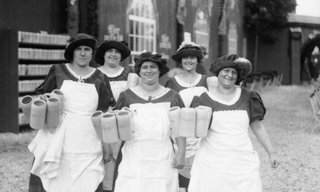 Oktoberfest: Σπάνιες φωτογραφίες από τη γιορτή της μπίρας