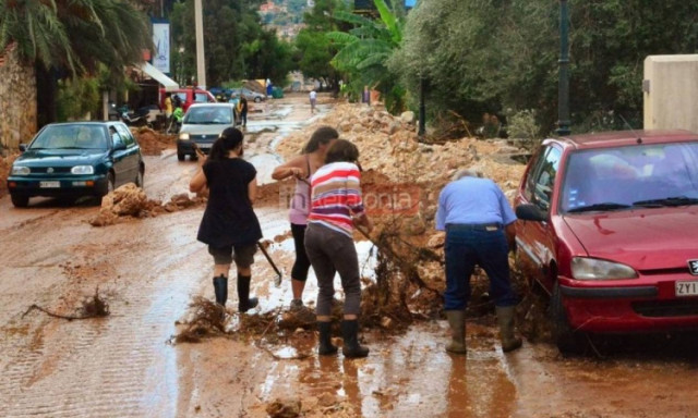 Σε κατάσταση έκτακτης ανάγκης η Κεφαλονιά που μετράει τις πληγές της (photos - video)