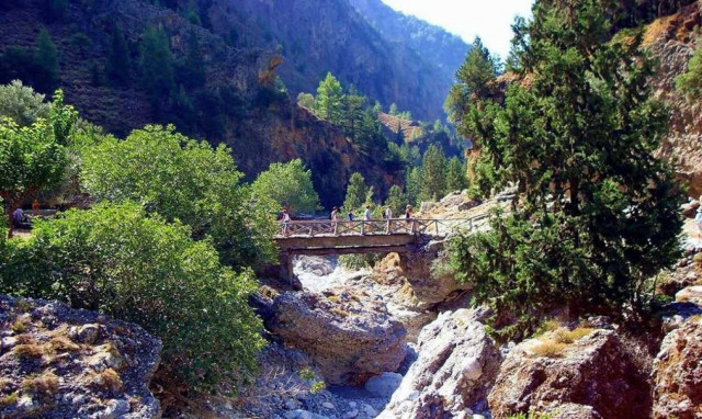 Δεκάδες εγκλωβισμένοι στο φαράγγι της Σαμαριάς από ξαφνικό μπουρίνι