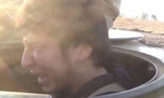 Νεαρός τζιχαντιστής ξεσπά σε λυγμούς λίγο πριν ανατιναχτεί σε αποστολή αυτοκτονίας (video)