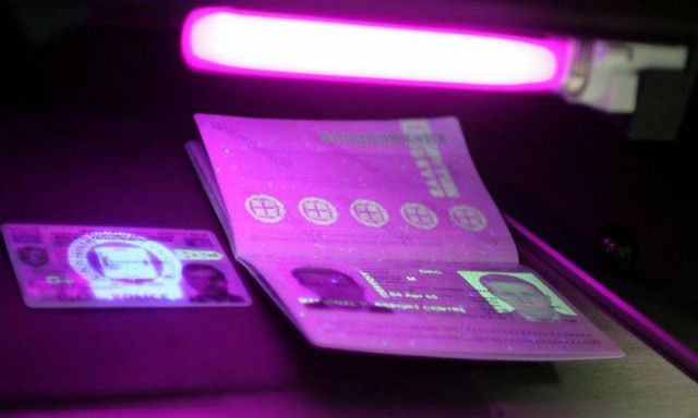 Καλαμάτα: Επιχείρησαν να ταξιδέψουν με πλαστά έγγραφα στη Σουηδία