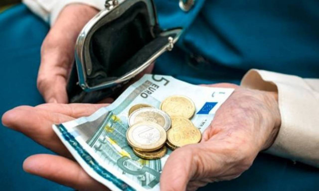 Με ψαλίδι ή με ...τσεκούρι θα κοπούν οι συντάξεις;