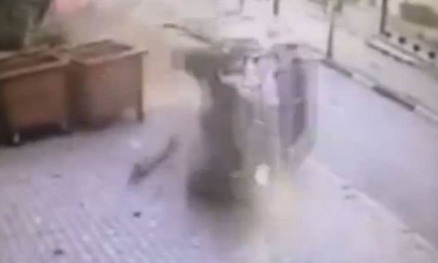 Αυτό θα πει τύχη: Δείτε πώς γλίτωσε από δολοφονικό τροχαίο! (video)