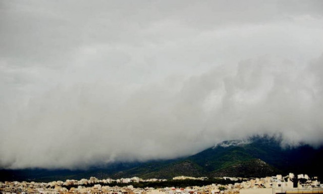Με βροχές και καταιγίδες ο καιρός της Τρίτης - Πού θα χτυπήσει η κακοκαιρία (pics)