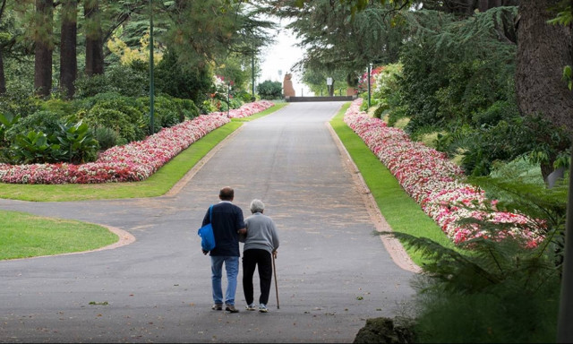 Eurostat: Σε Ιταλία και Ελλάδα τα υψηλότερα ποσοστά ηλικιωμένων