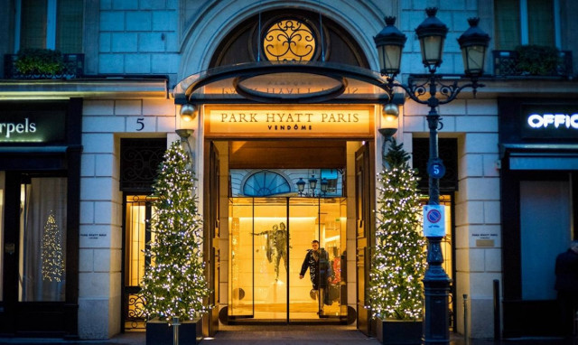 Γαλλία: Εβδομάδα μόδας για... φτωχούς από δικαιωμένες καμαριέρες πολυτελούς ξενοδοχείου