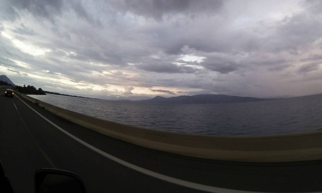 Πέφτει η θερμοκρασία - Ισχυροί άνεμοι και βροχές