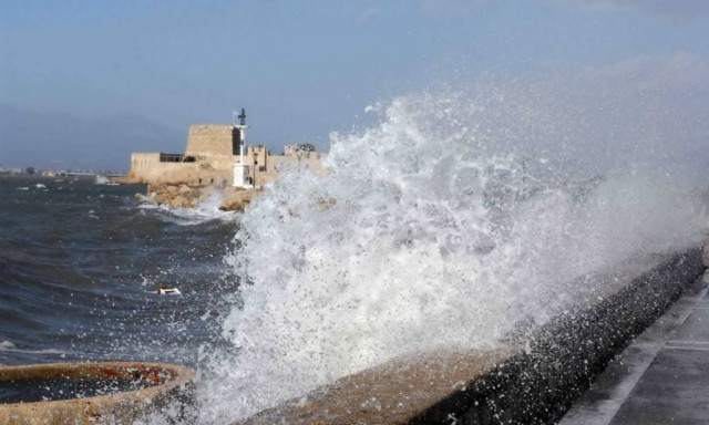 Με θυελλώδεις ανέμους και πτώση της θερμοκρασίας ο καιρός της Πέμπτης (pics)