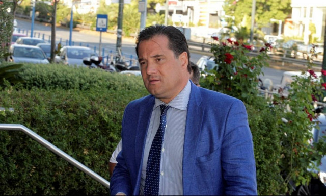 Άδωνις: Τις βρήκα, πάω... (video)