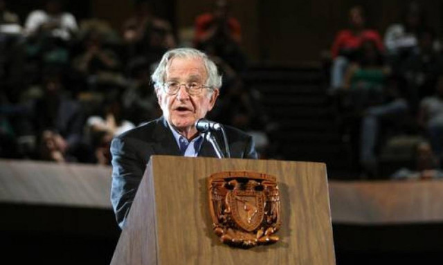 Τσόμσκι: Υπάρχει οργανωμένο σχέδιο από ΔΝΤ και ΕΕ με σκοπό την καταστροφή της Ελλάδας