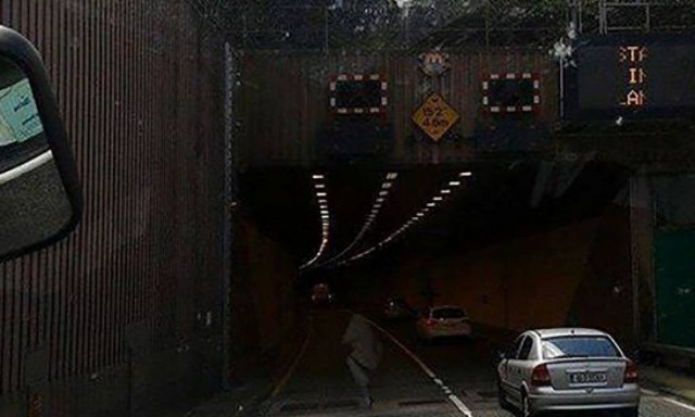 Φάντασμα του 1900 σπέρνει τον τρόμο σε αυτοκινητόδρομο (photos)