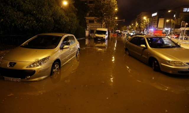 Κυανή ακτή: Τουλάχιστον 12 νεκροί από φονικές πλημμύρες