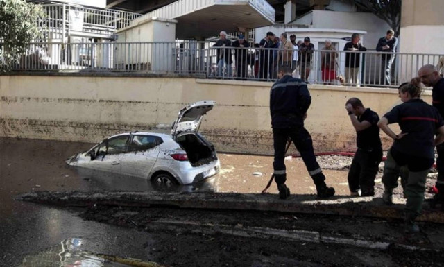 Γαλλία: Μακραίνει η λίστα των θυμάτων από τις πλημμύρες στην Κυανή Ακτή
