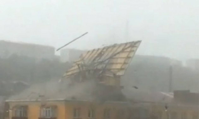 Η οργή της φύσης: Σοκαριστικές εικόνες από τον κυκλώνα που «σάρωσε» τη Ρωσία (video)