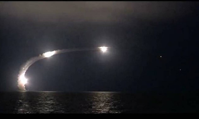 Η Ρωσία βομβαρδίζει τους τζιχαντιστές στη Συρία από την Κασπία (video)