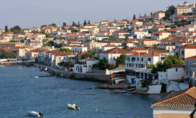 Θα γίνουν οι Σπέτσες θερινό Νταβός;