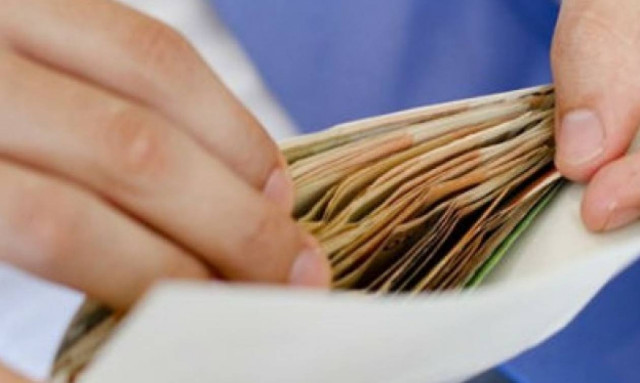 Απίστευτο: 5.000 δημόσιοι υπάλληλοι παίρνουν μισθό Γενικού Γραμματέα