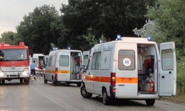 Πιερία: Λεωφορείο που μετέφερε πρόσφυγες ενεπλάκη σε τροχαίο