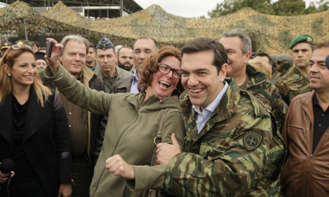 Στα... χακί ο Τσίπρας! Δείτε το φωτογραφικό άλμπουμ της... κατάταξής του!