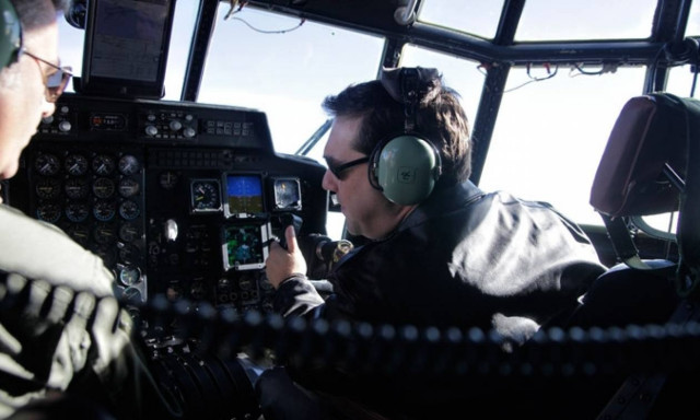 Ο Τσίπρας όπως δεν τον έχετε ξαναδεί! Ντύθηκε... Τομ Κρουζ στο «Top Gun»! (pics)