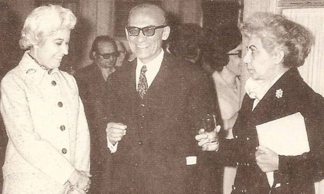 Σαν σήμερα το 2005 πέθανε η ποιήτρια και μεταφράστρια Ρένα Καρθαίου