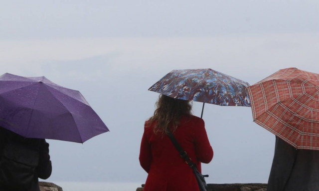 Με βροχές θα «κυλήσει» και η Δευτέρα (12/10)