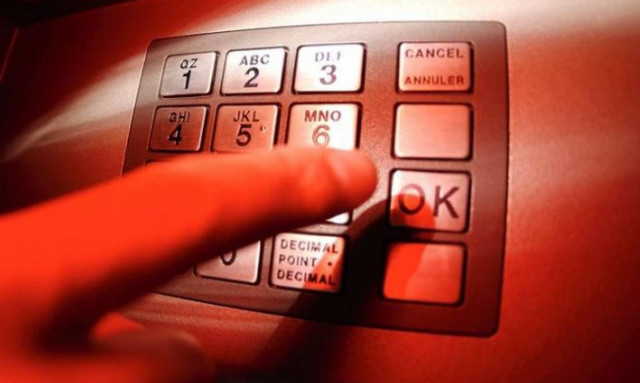 Αλεξιάδης: Κίνητρα για τη χρήση πλαστικού χρήματος - «Όχι» capital controls στους μισθούς