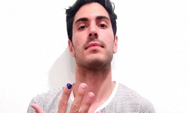 Πολλοί άντρες πλέον βάφουν το ένα τους νύχι. Ο λόγος; Θα σας συγκλονίσει…