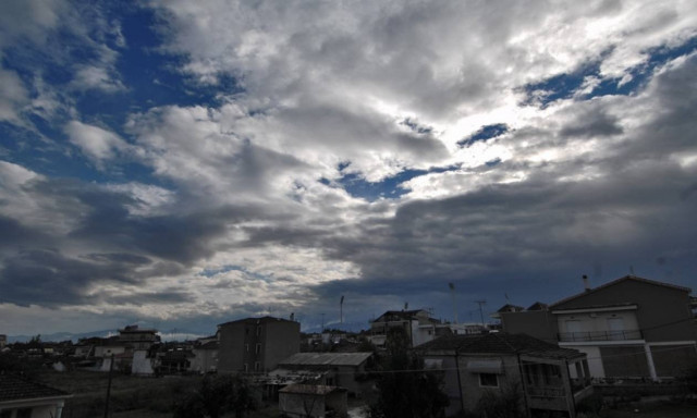 Συννεφιασμένος με λίγες τοπικές βροχές ο καιρός της Δευτέρας (pics)