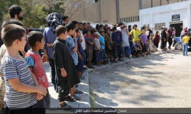 Παιδιά αναγκάζονται να παρακολουθήσουν αποκεφαλισμό από τους τζιχαντιστές