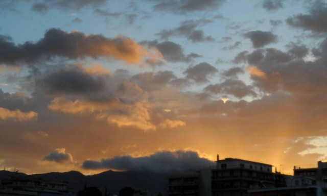 Με συννεφιά, τοπικές βροχές και πτώση της θερμοκρασίας ο καιρός της Τρίτης (pics)
