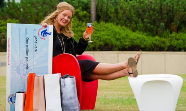 Αφού κέρδισε 1 εκατ. λίρες στη λοταρία, έπιασε στοίχημα με απόδοση 350 προς 1...