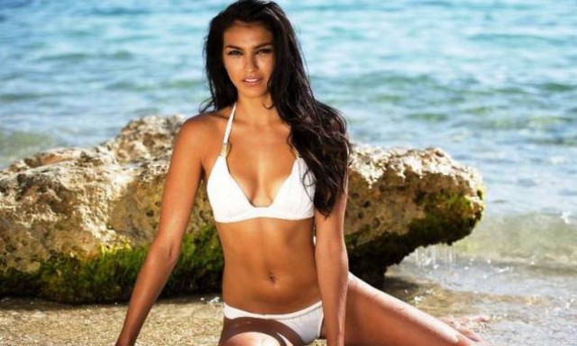 Μαθήματα ποδοσφαίρου από τη Ντανιέλ (video)