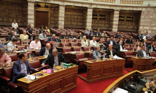 Με την πλάτη στον τοίχο η κυβέρνηση για φάρμακα, ΕΝΦΙΑ, ασφαλιστικό, φορολογία