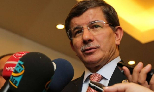 Ο Νταβούτογλου συλλαμβάνει… «τρομοκράτες» του Twitter